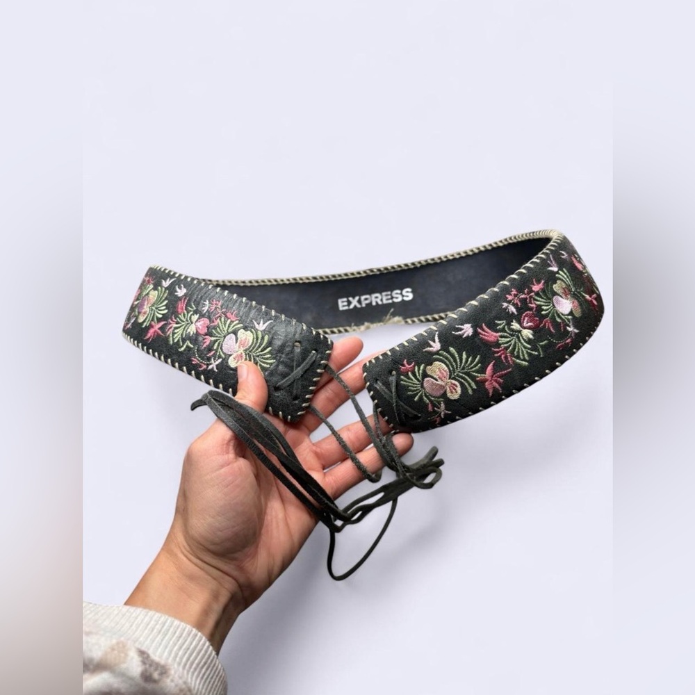 Express Floral Embroidered Black Belt - Picture 2 of 7
